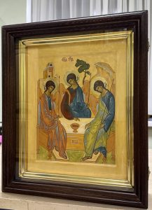Икона «Троица» в дубовом киоте Дзержинский